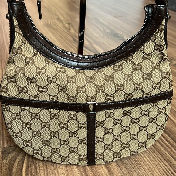 A226 - π― % authentic Gucci shoulder bag - Picture 6 of 16